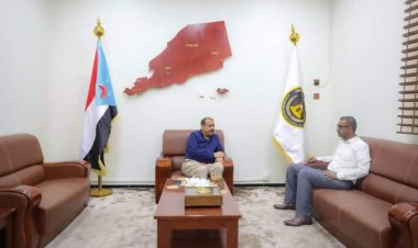 اللواء بن بريك يطّلع على نشاط عمل الهيئة التنفيذية في وادي وصحراء حضرموت.