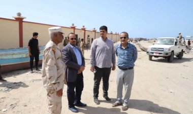 محافظ حضرموت يبحث سير مشاريع UNOPS ويطلع على جهود التحسين وإزالة العشوائيات بالمكلا