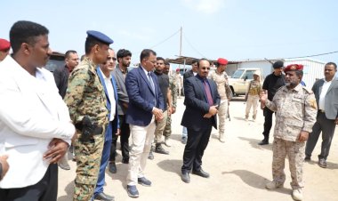 المحافظ بن ماضي يشيد بانضباط افراد النقطة العسكرية بمنطقة “حضاتهم” ويؤكد : النخبة الحضرمية مصدر فخر حضرموت.