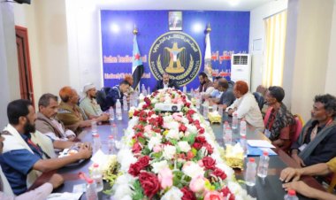 اللواء بن بريك يستقبل عدداً من مشايخ الحواشب وشخصيات اجتماعية أخرى