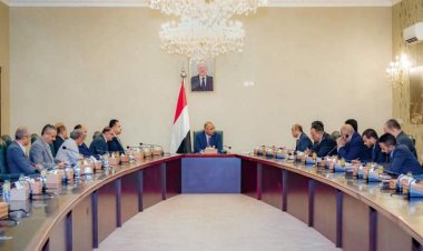 الرئيس الزُبيدي يرأس اجتماعا للجنة العُليا للإيرادات السيادية والمحلية