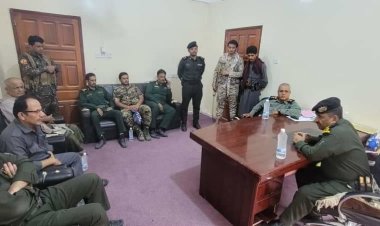 مدير عام شرطة محافظة شبوة يتفقد فرع مصلحة الهجرة والجوازات ويؤكد على تسهيل معاملات المواطنيين