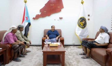 اللواء بن بريك يناقش الوضع السياسي والعسكري في مديرية مكيراس