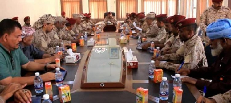 اللواء التميمي يعقد اجتماعا للقيادات العسكرية والأمنية بقيادة المنطقة العسكرية الثانية بحضرموت.
