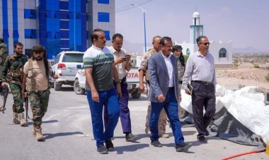 بن الوزير يتفقد الأعمال الجارية في مشروع قاعة المؤتمرات بكلية الإدارة والاقتصاد جامعة شبوة