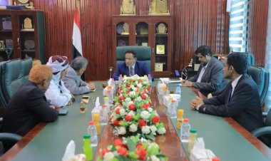 محافظ المهرة يلتقي عبد الناصر الجعري عضو هيئة رئاسة المجلس الانتقالي