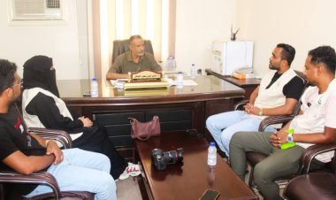 مأمور بروم ميفع يلتقي فريق مؤسسة قطرات لمناقشة تنفيذ مشروع دعم صغار المزارعين في ميفع.