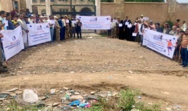 وقفة احتجاجية تطالب بمحاكمة قتلة مؤيد حميدي في تعز اليمنية