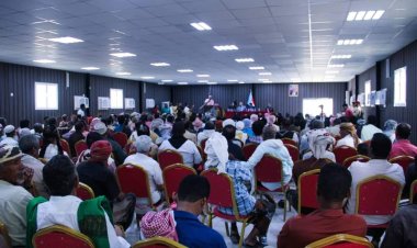 اللجنة الرئاسية تلتقي في المكلا  المناضلين والنقابات والاتحادات ومنظمات المجتمع المدني والشخصيات الاجتماعية والقبلية والنسوية