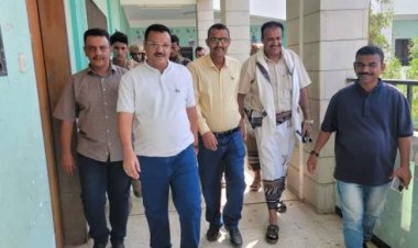 عدن.. مدير عام المنصورة يؤكد الحرص بتوفير الكتاب المدرسي ويعلن إعتماد انظمة الطاقة الشمسية لبقية المدارس