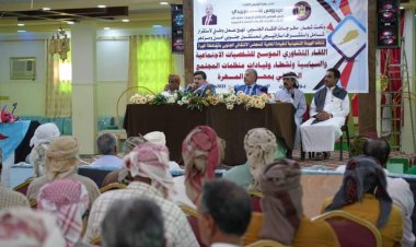 فريق هيئة الرئاسة يلتقي الشخصيات الاجتماعية والسياسية وقيادات منظمات المجتمع المدني بالمهرة