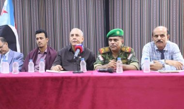 الفريق الرئاسي يلتقي في المكلا قطاعي الشباب والمرأة والاتحادات الرياضية ومنسقيات المجلس في جامعة حضرموت