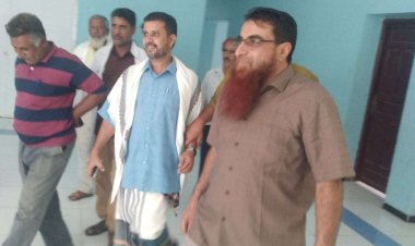 مدير عام مكتب الصحة بأبين يتفقد سير عمل حملة التحصين ضد الحصبة في مديرية مودية