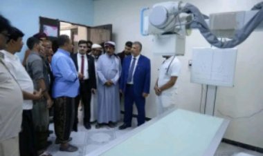 الجعري وبن عفرار يزوران مستشفى قشن ويطلعان على خدماته الصحية