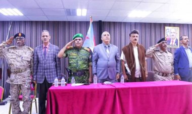 فريق هيئة الرئاسة يعقد لقاءً موسَّعاً مع منتسبي المؤسستين العسكرية والأمنية والمسرحين قسراً بمحافظة حضرموت