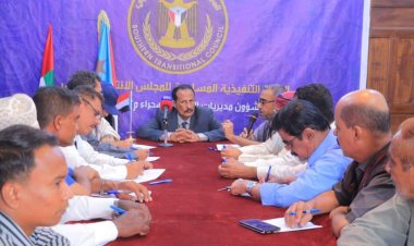 فريق هيئة الرئاسة يلتقي قيادة تنفيذية انتقالي وادي وصحراء حضرموت