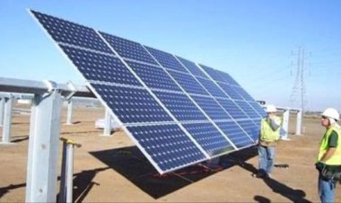 بدء تركيب ألواح محطة الطاقة الشمسية الإماراتية في عدن