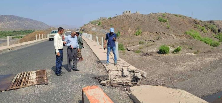 فريق هندسي من صندوق الطرق يتفقد الصيانة الطارئة لطريق المسيمير