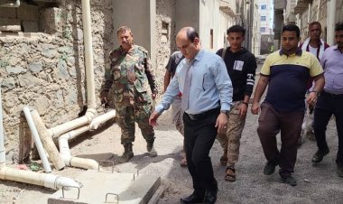 مأمور دار سعد يتفقد نسبة الإنجاز في مشروع إعادة تأهيل عدد من الممرات الخلفية في حي الوحش بالمنطقة الغربية