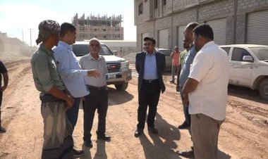 محافظ حضرموت يتفقّد عددًا من مشاريع الطرق والمسارات الجديدة بمدينة المكلا.