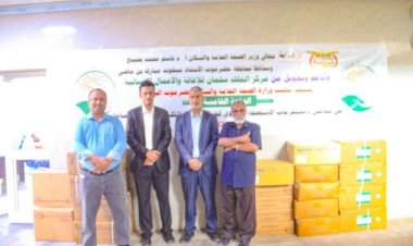 تدشين استلام كميات من المحاليل و مستلزمات الاستصفاء الدموي لمرضى الكلى بالمكلا