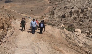 محافظ حضرموت يتفقّد عددًا من مشاريع الطرق والمسارات الجديدة بمدينة المكلا