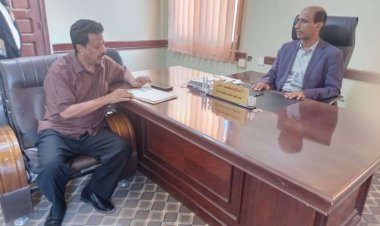 مدير عام التربية بشبوة يلتقي مدير عام رضوم ويناقشان سير العملية التعليمية بالمديرية