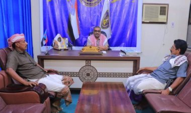 رئيس انتقالي وادي حضرموت يتلقي بعضو الجمعية الوطنية نايف بن غانم