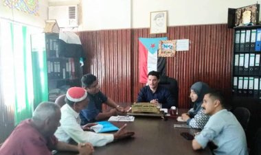 رئيس هيئة الإغاثة والأعمال الإنسانية تلتقي مدير عام مديرية البريقة