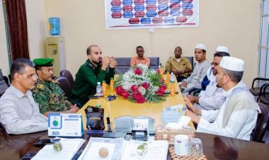 مدير عام مديرية غيل باوزير يلتقي مدير عام مكتب وزارة الأوقاف والإرشاد بساحل حضرموت