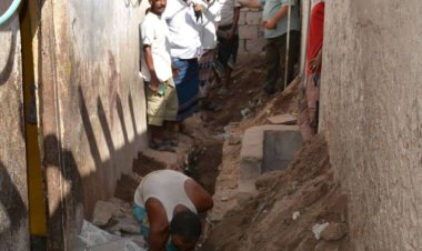 عدن.. بدء تنفيذ مشروع تغيير شبكة الصرف الصحي بحي العمال بصيرة بتمويل محلي