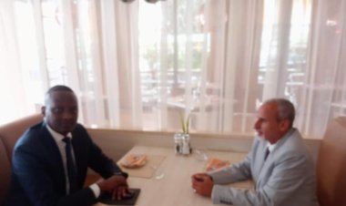 الشبحي يلتقي وزير الصحة الرواندي بيوتيرا في العاصمة الرواندية كيجالي