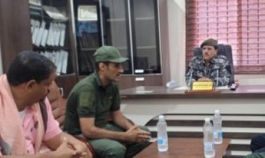 نائب مدير شرطة عدن يتفقد الأمن في البريقة