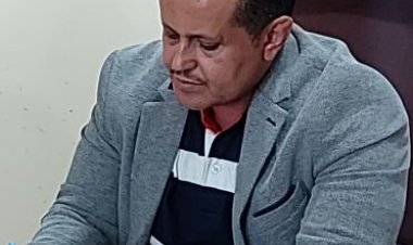 رئيس انتقالي لحج يقدّم واجب العزاء لأسرة المناضل علي مقبل الهدوي بوفاة والدتهم