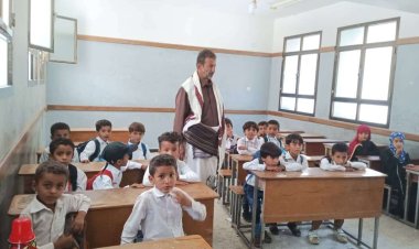 مستشار تربية أبين يتفقد سير العملية الدراسية في مدرسة ذمثبة بيافع -سرار ويكلف مديرا ووكيلا للمدرسة