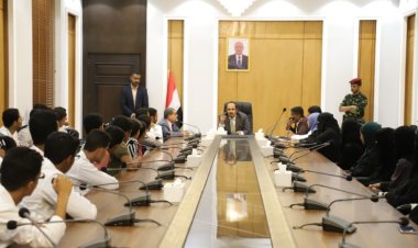 المحافظ بن ماضي يلتقي طلاب المنحة العلمية المقدمة من دولة الامارات الدارسين بكلية الطب بجامعة حضرموت