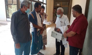 شبوة.. رئيس انتقالي الروضة يوزر المخيم المجاني لطب وجراحة العيون