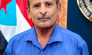 اركان حرب اللواء الثاني صاعقة العميد خالد احمد محسن يُعزي في وفاة المناضل الإعلامي جلال عثمان