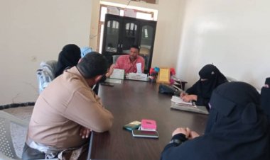 مدير عام الشؤون الاجتماعية والعمل بأبين يناقش تنفيذ مشروع إضفاء الطابع المحلي على أجندة المرأة والأمن والسلام.