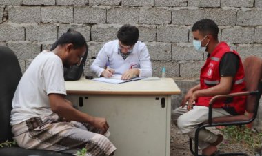 تدشين مشروع توزيع المساعدات النقدية لعزلتي الضباب وبرداد والنجادة بمديرية صبر الموادم