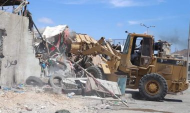 السلطة المحلية  بحضرموت تنفّذ أعمال إزالة للعشوائيات ومظاهر التشوّه البصري بعاصمة المحافظة – المحافظ بن ماضي : سنُزيل العشوائيات ولن نسمح بأي اعتداءات على المصالح العامة