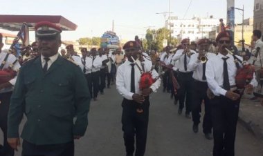 الانتقالي والسلطة المحلية بالشيخ عثمان ينظمان مسيرة جماهيرية حاشدة إحتفاءً بذكرى 14 أكتوبر الخالدة