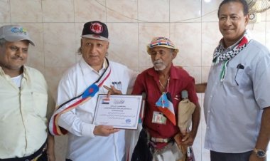 تكريم المناضل المعاق عبدة علي الهيج الصبيحي بشهادة تقديرية.