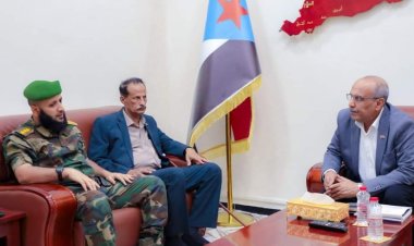 الكثيري يناقش مع الحالمي سُبل تعزيز عمل وحدة التدخل لحماية الأراضي بالعاصمة عدن.