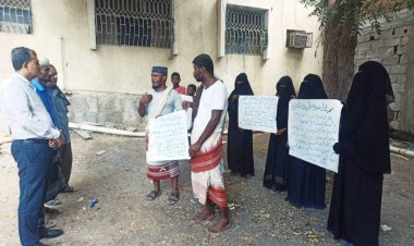 نائب رئيس تنفيذية انتقالي أبين يطلع على أوضاع عمال صندوق النظافة بزنجبار