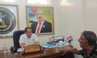 رئيس انتقالي لحج “الحالمي” يناقش مدير عام شؤون المغتربين إحصائية وحصر مغتربي المحافظة.