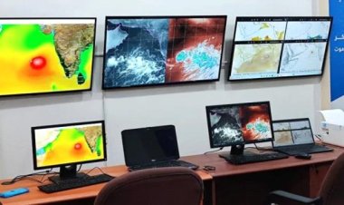 مركز الإنذار المبكر بحضرموت يصدر إشعار رقم (2) حول مستجدات الحالة المدارية في بحر العرب