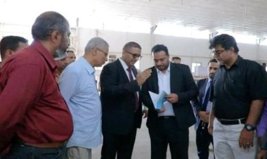 العكبري يتفقد سير العمل بمطابع الكتاب المدرسي ويؤكد على ضرورة التطوير والتنظيم