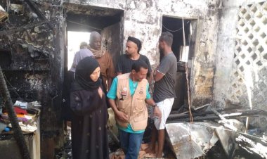 بتوجيهات من الرئيس الزُبيدي.. هيئة الإغاثة والأعمال الانسانية تتفقد أحوال الأسرة المنكوبة بحريق منزلهم بالقلوعة