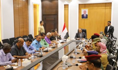 محافظ حضرموت يرأس اجتماعًا للجنة الطوارئ واللجنة الأمنية لإقرار التدابير والاحترازات تحسبًا للإعصار المداري “تيج”